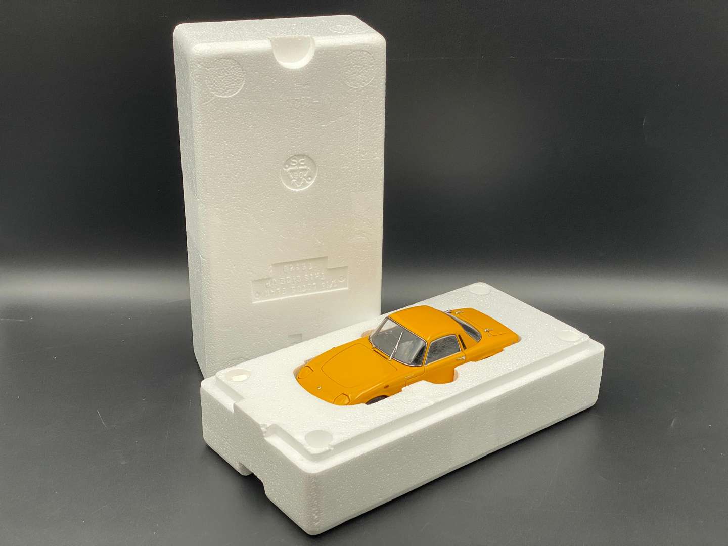 <p>AUTOART MILLENIUM, LOTUS ELAN, 1:18</p>