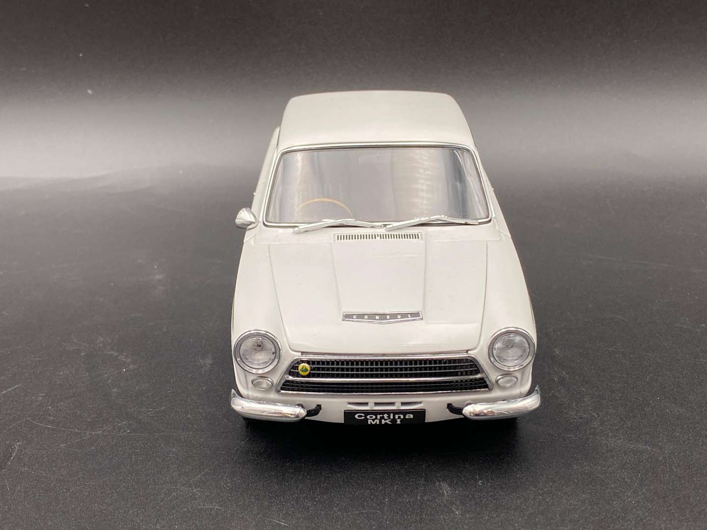 <p>AUTOART MILLENIUM, LOTUS CORTINA, 1:18</p>
