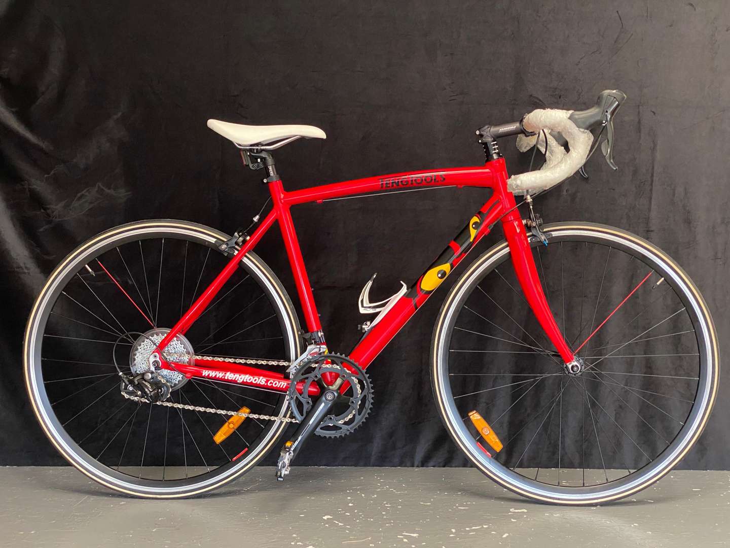 <p>“TENG TOOLS”, 53cm ALLOY FRAME, SL, LIMITED EDITION 18 SPEED ROAD BIKE</p>