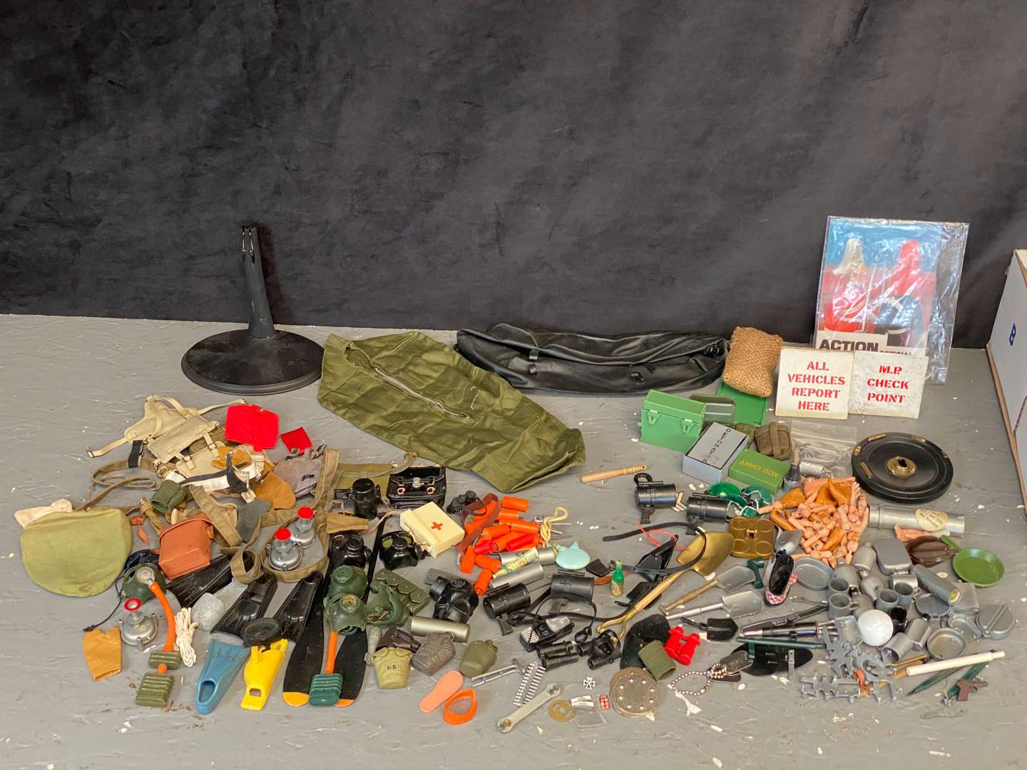 <p>ACTION MAN, GI JOE, MIXED LOT OF VINTAGE UNIFORMS, WEAPONS AND ACCESSORIES</p>