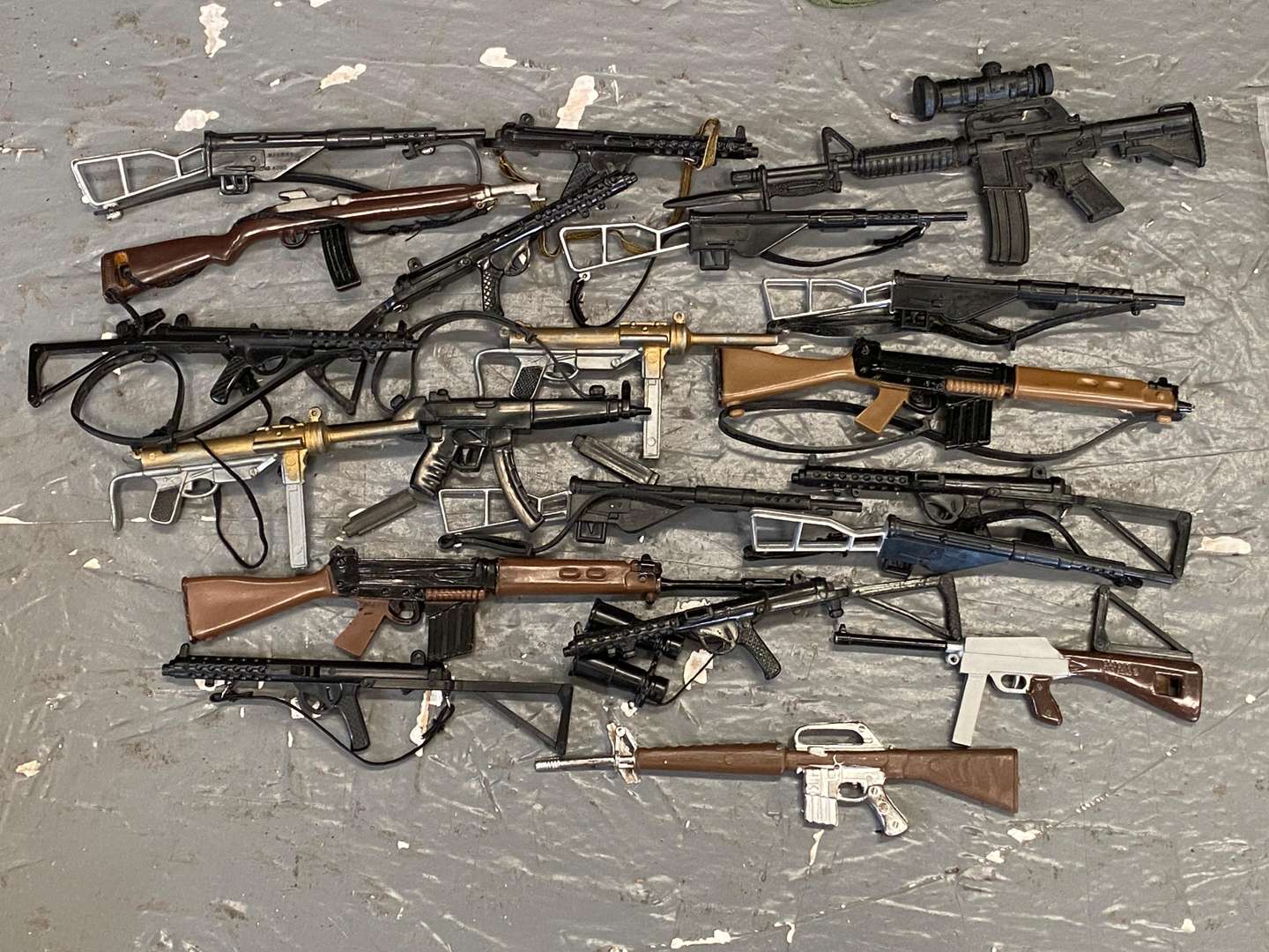 <p>ACTION MAN, GI JOE, MIXED LOT OF VINTAGE UNIFORMS, WEAPONS AND ACCESSORIES</p>