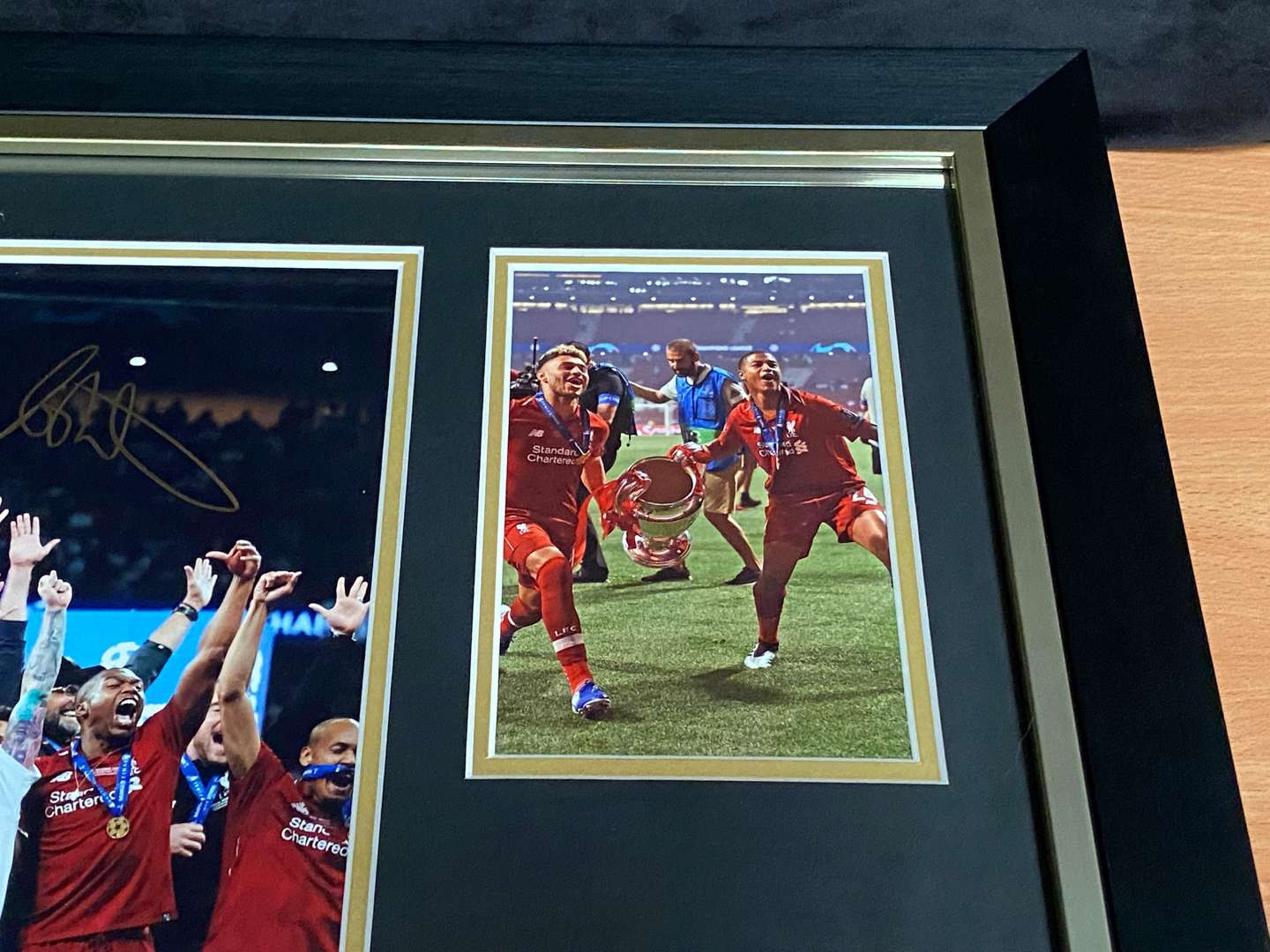 <p>LIVERPOOL F.C. MULTI SIGNED & FRAMED PHOTOGRAPH</p>