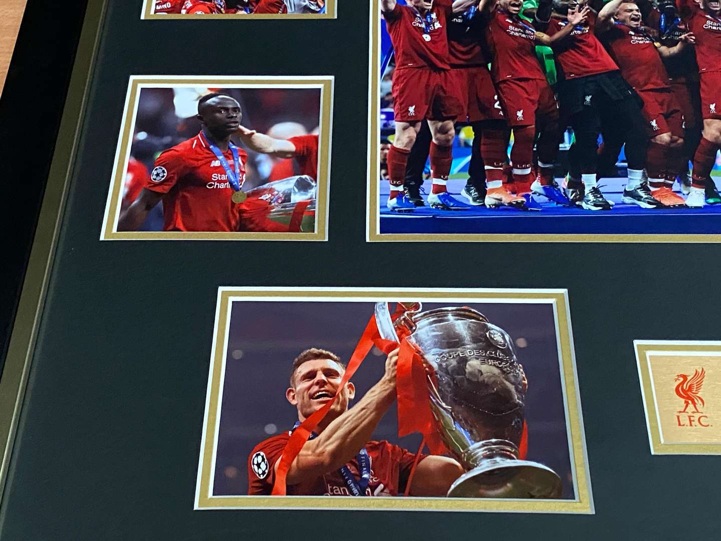 <p>LIVERPOOL F.C. MULTI SIGNED & FRAMED PHOTOGRAPH</p>
