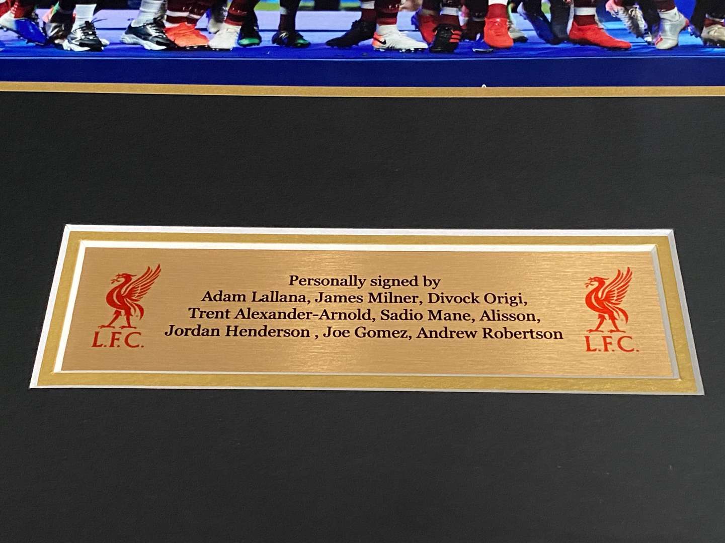 <p>LIVERPOOL F.C. MULTI SIGNED & FRAMED PHOTOGRAPH</p>