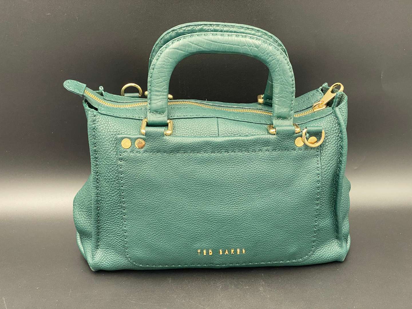 <p>TED BAKER, GREEN LEATHER HANDBAG</p>