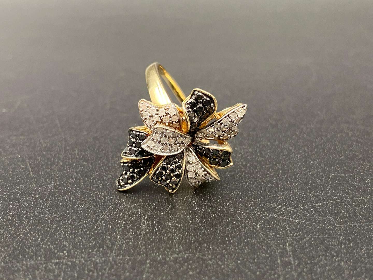 <p>GEM SET DRESS RING</p>
