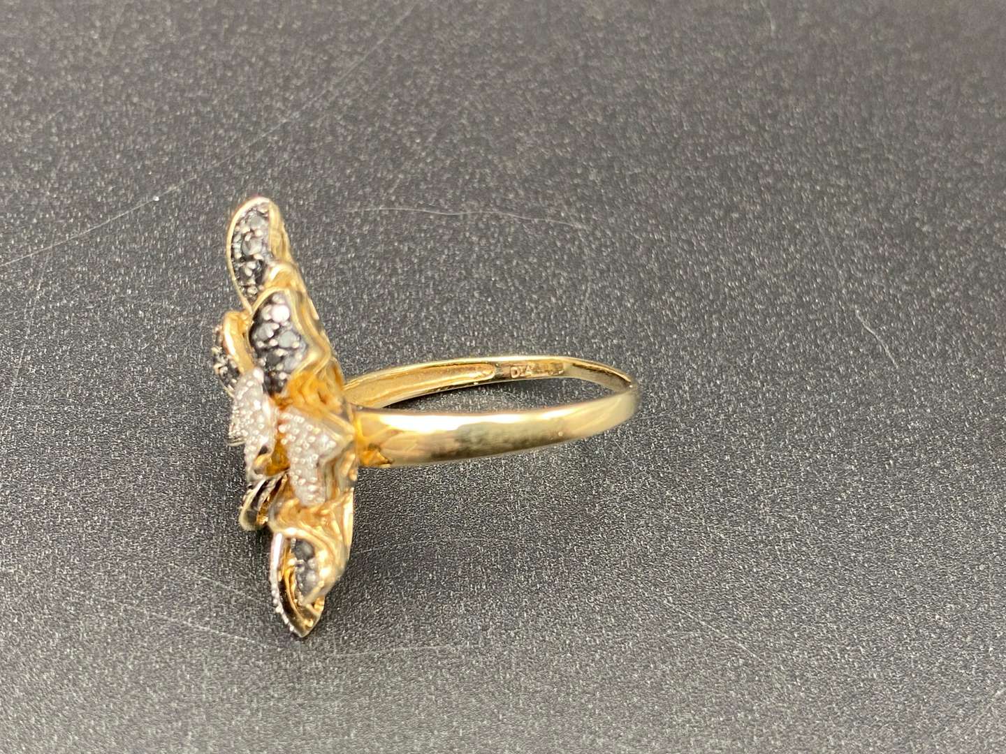 <p>GEM SET DRESS RING</p>