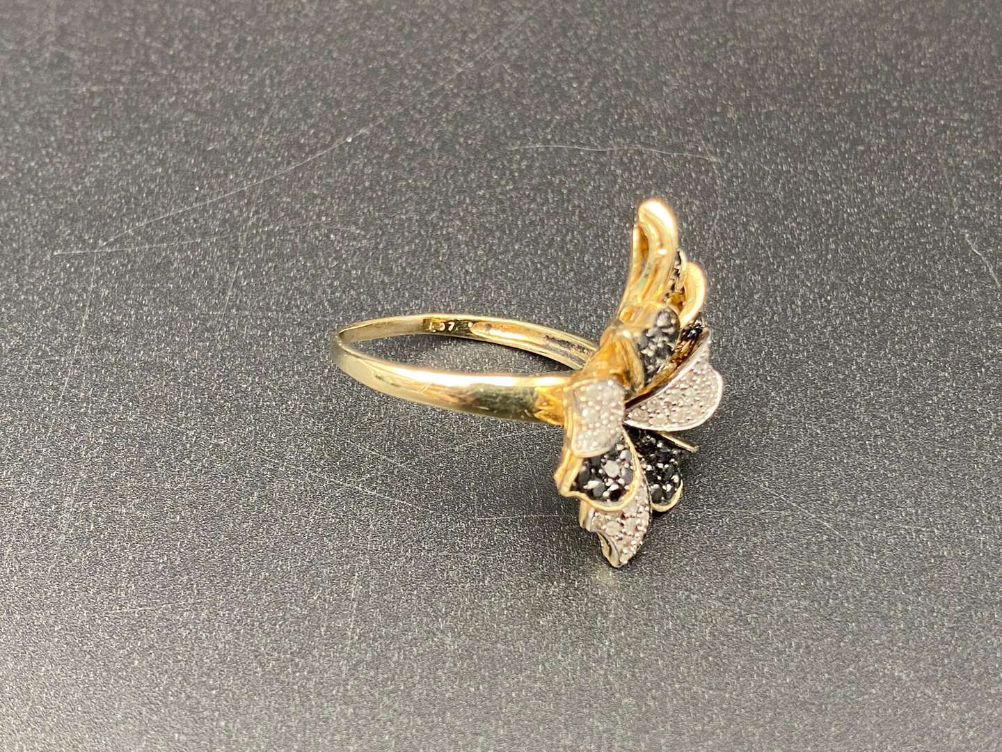 <p>GEM SET DRESS RING</p>