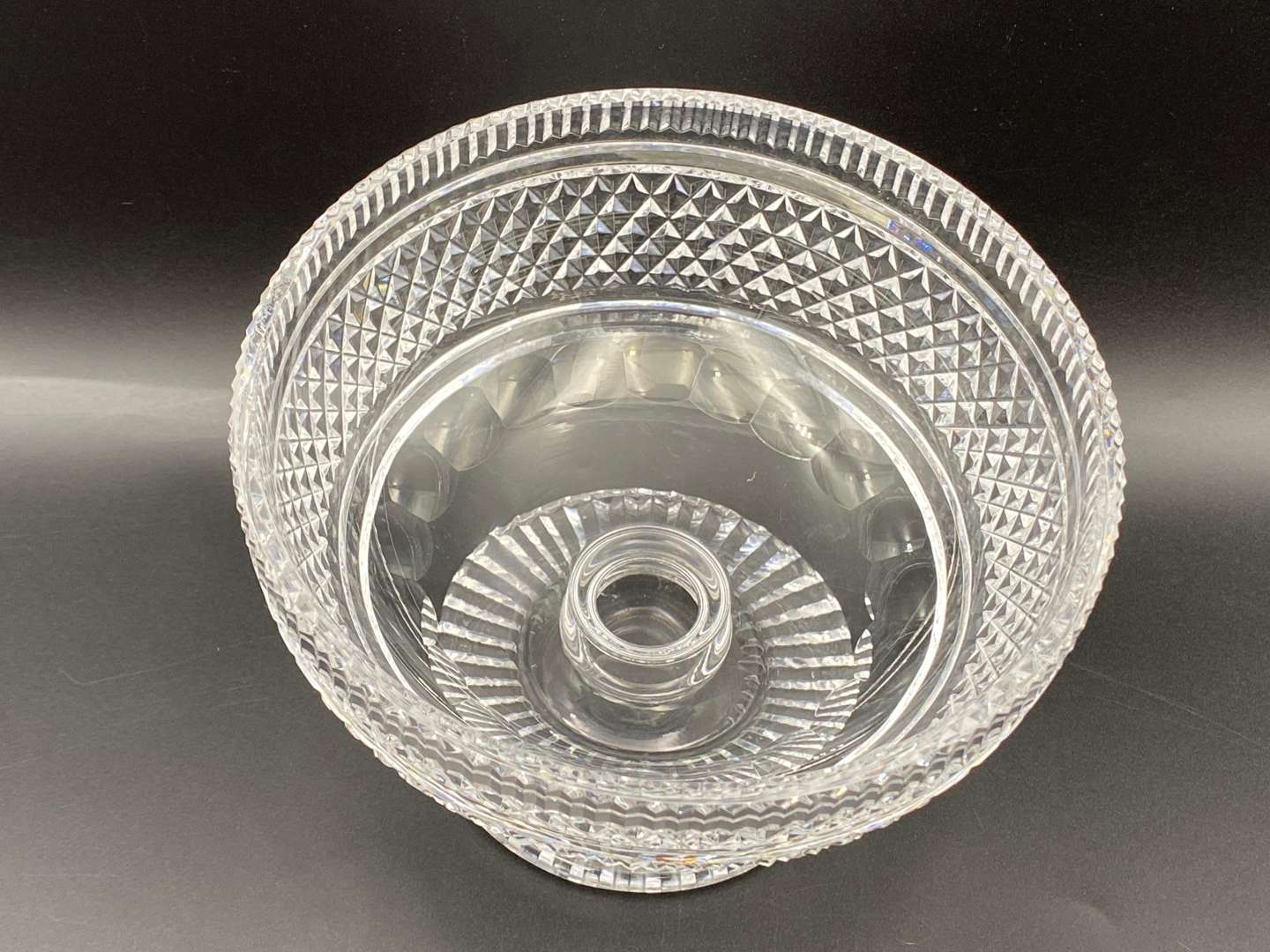 <p>WATERFORD CRYSTAL &nbsp;FOOTED BOWL</p>