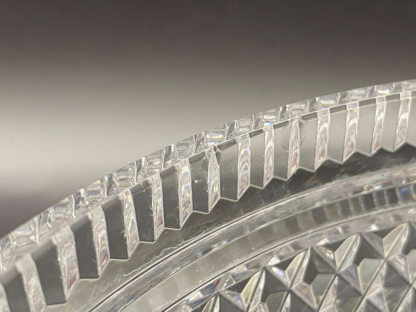 <p>WATERFORD CRYSTAL &nbsp;FOOTED BOWL</p>