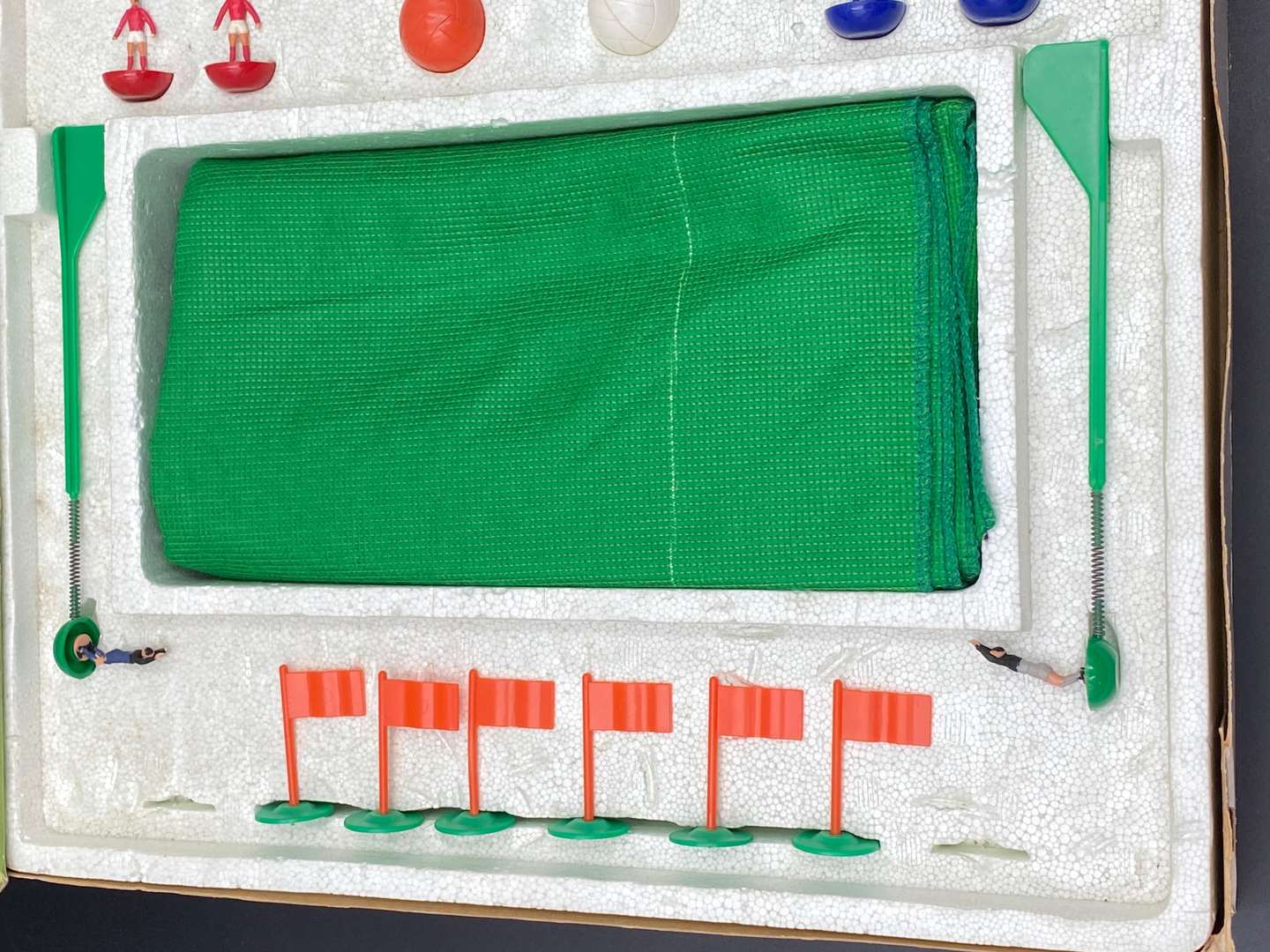 <p>1970s SUBUTEO FOOTBALL GAME,&nbsp;</p>