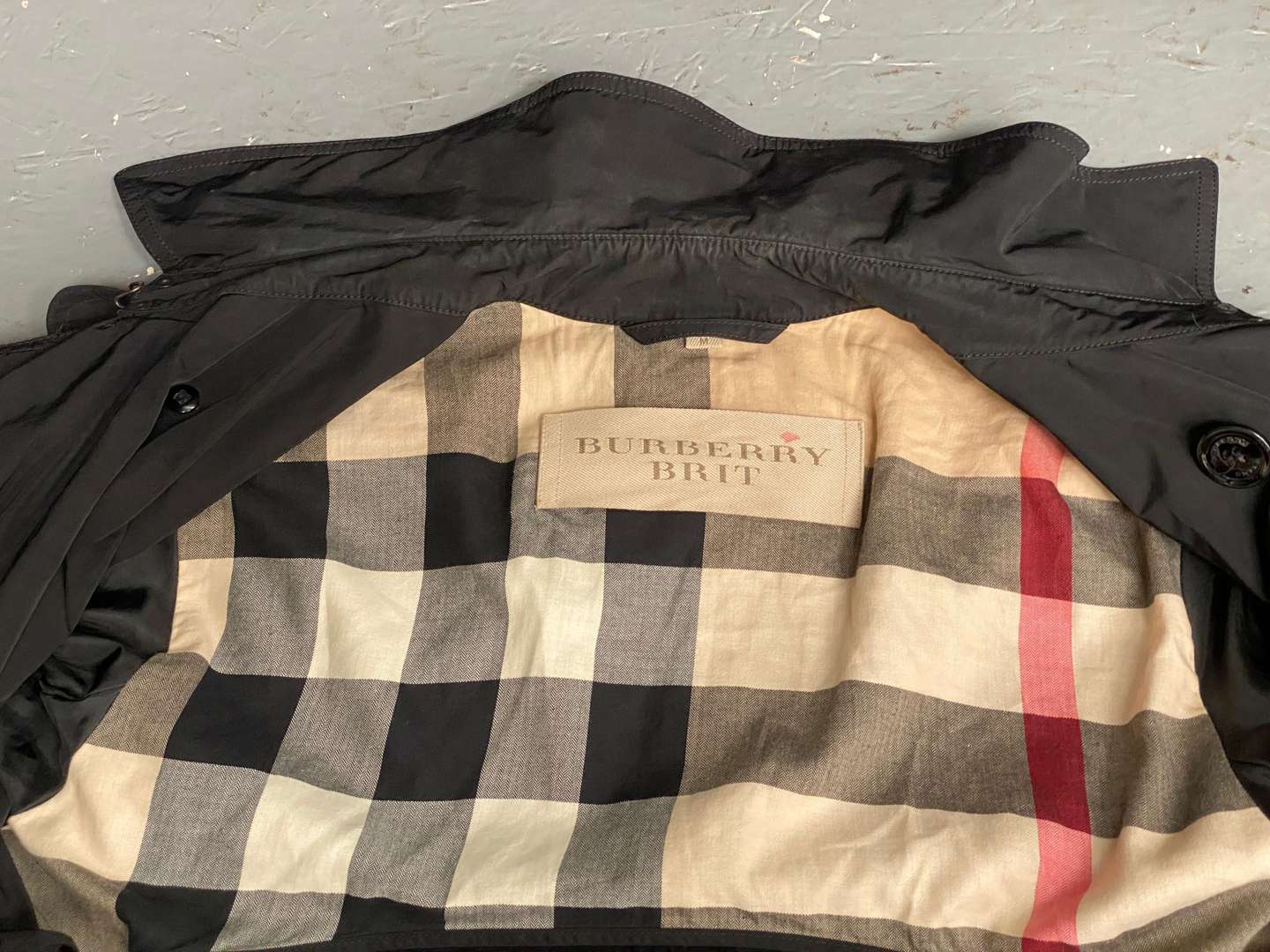 <p>&nbsp;BURBERRY BRIT, UK(12)</p>