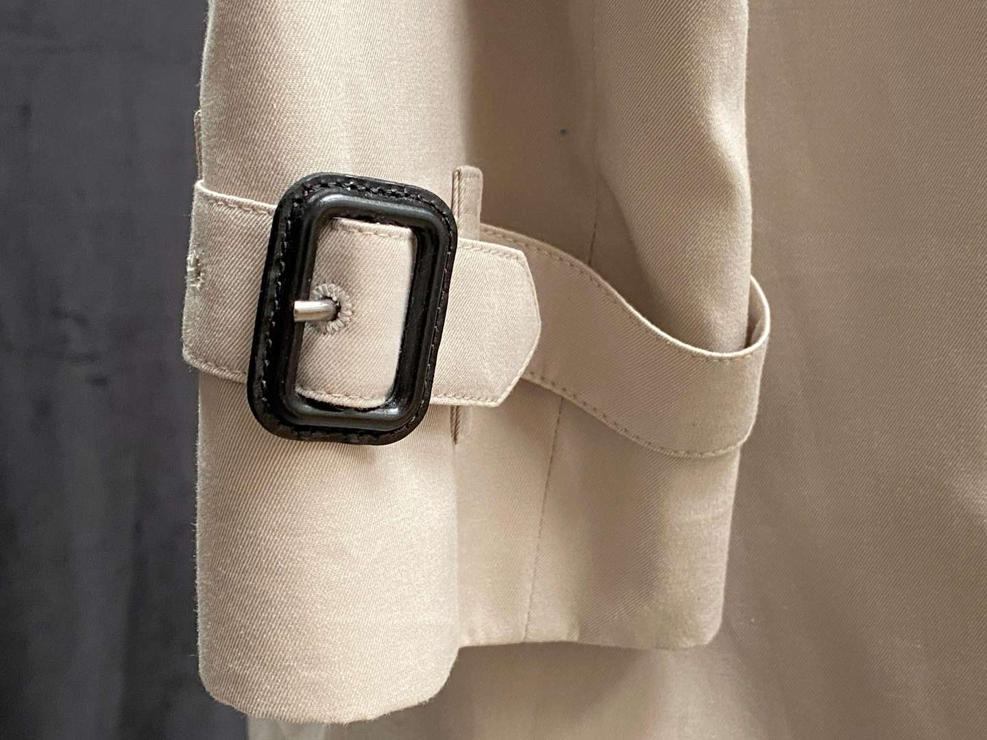 <p>BURBERRY MAC, UK (12)</p>