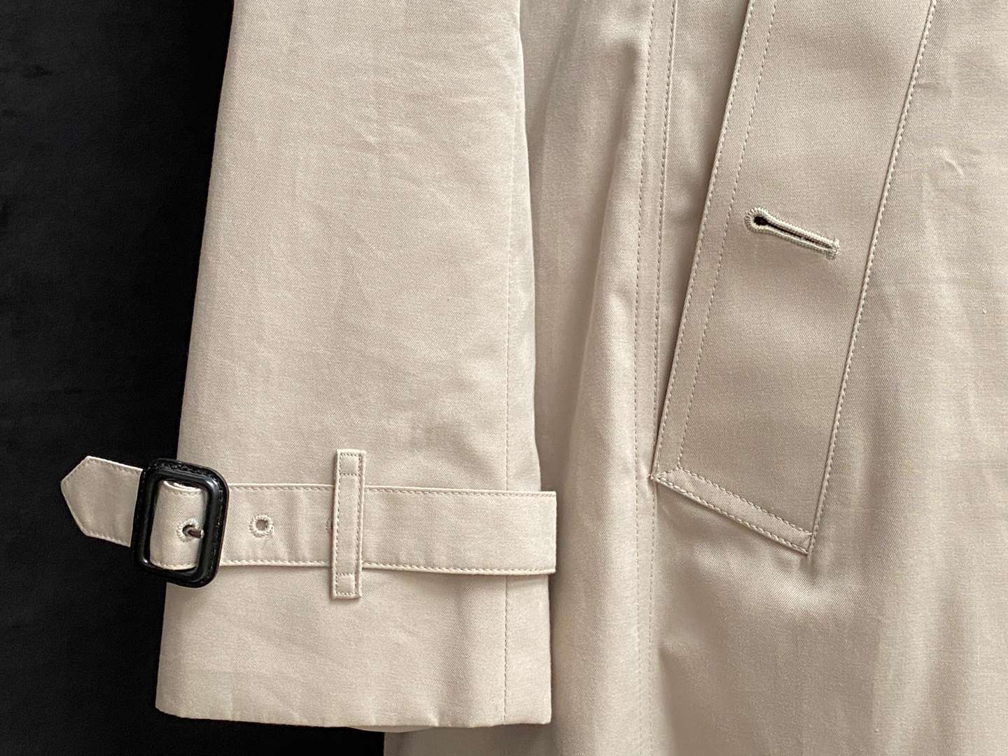 <p>BURBERRY MAC, UK (12)</p>