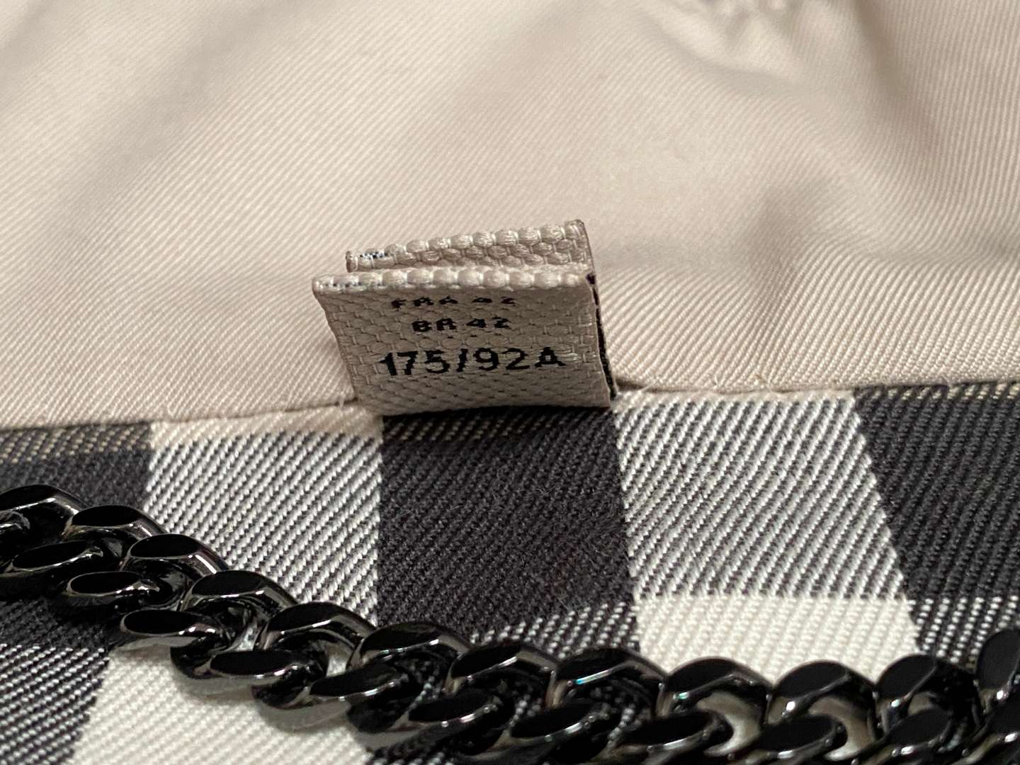 <p>BURBERRY MAC, UK (12)</p>