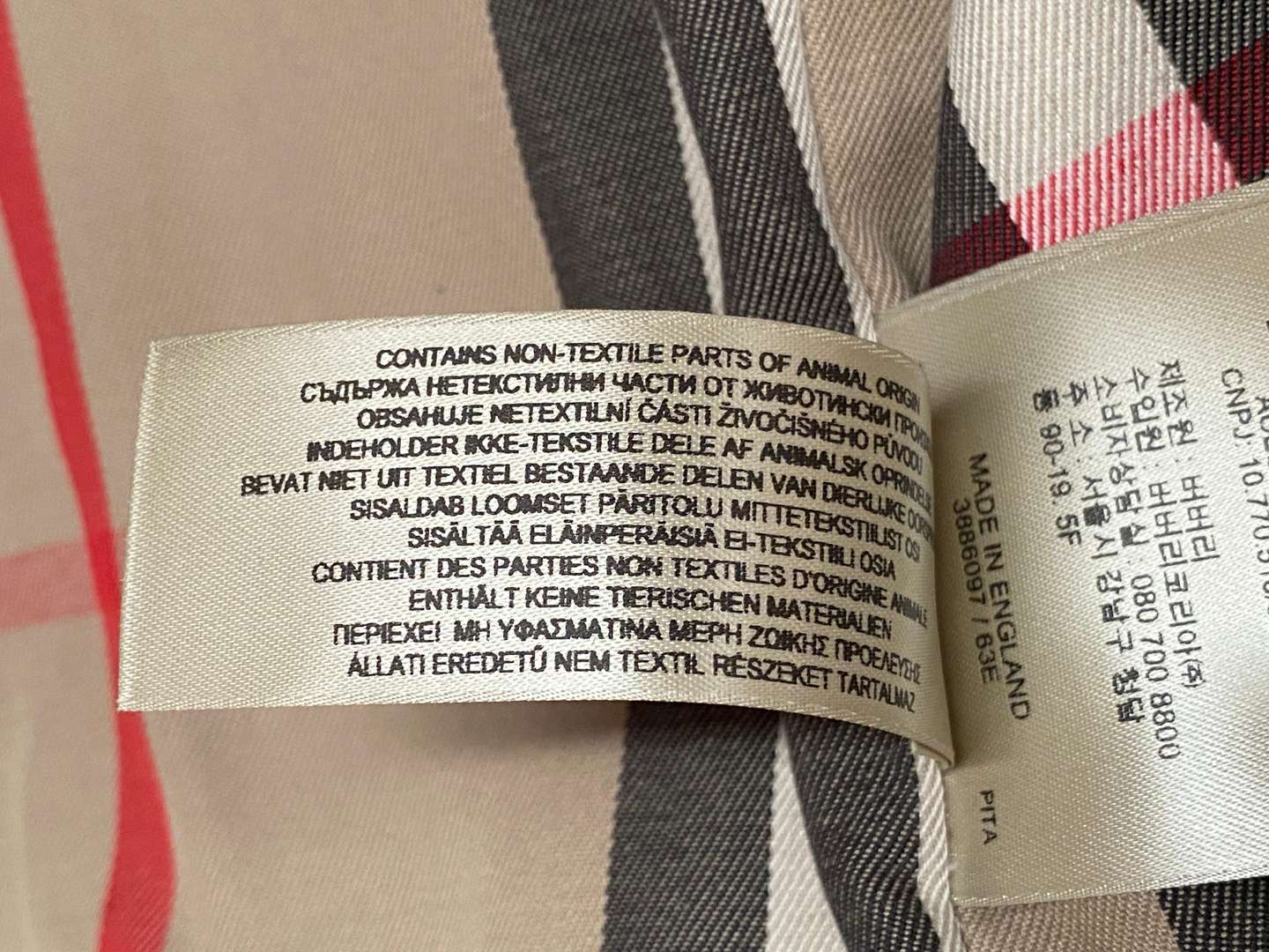 <p>BURBERRY MAC, UK (12)</p>