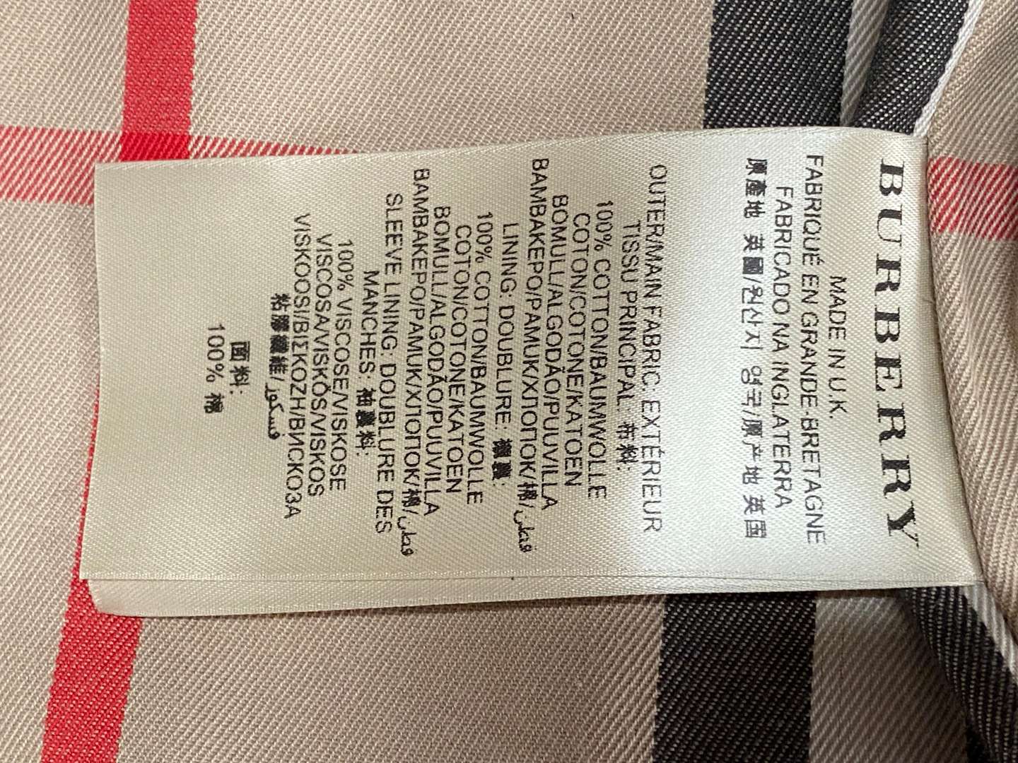 <p>BURBERRY MAC, UK (12)</p>