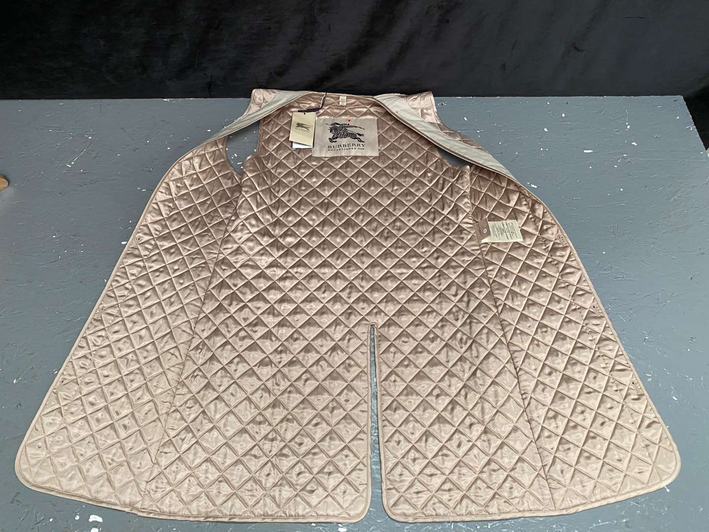 <p>BURBERRY COAT LINER, UK (10)</p>
