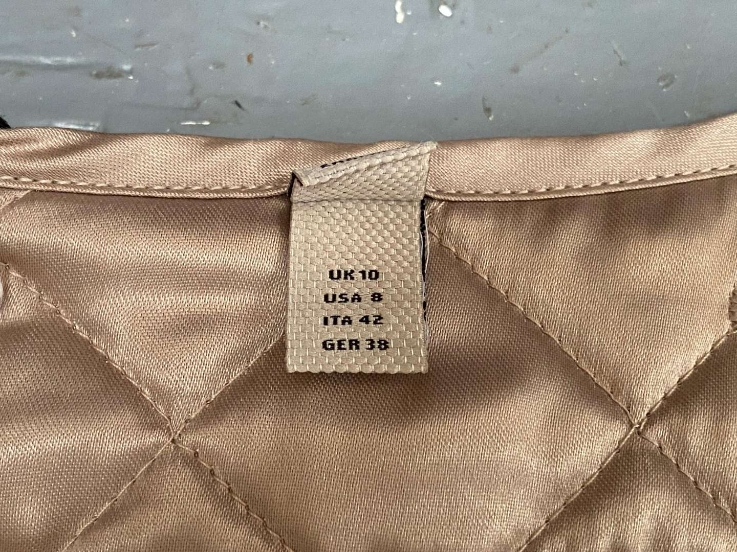 <p>BURBERRY COAT LINER, UK (10)</p>