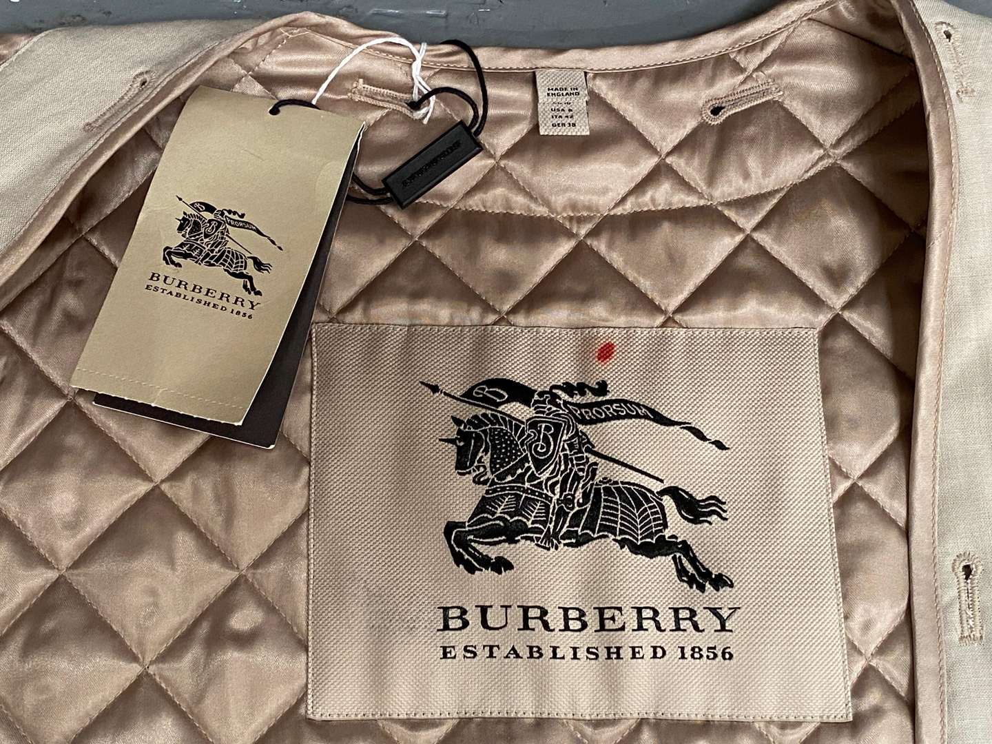 <p>BURBERRY COAT LINER, UK (10)</p>