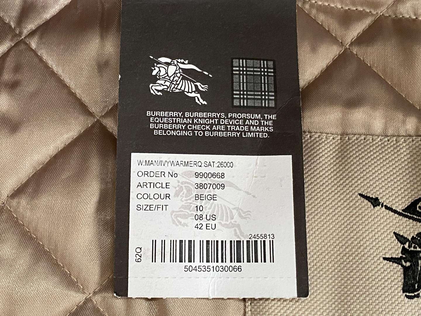 <p>BURBERRY COAT LINER, UK (10)</p>