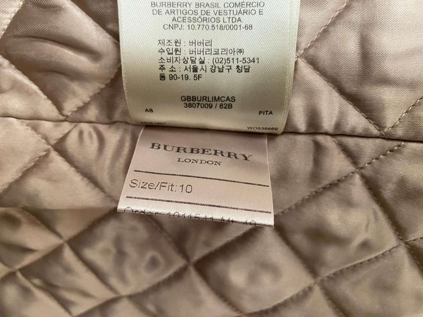<p>BURBERRY COAT LINER, UK (10)</p>