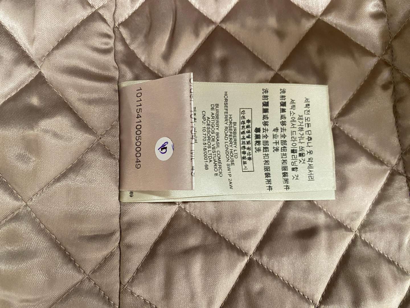 <p>BURBERRY COAT LINER, UK (10)</p>
