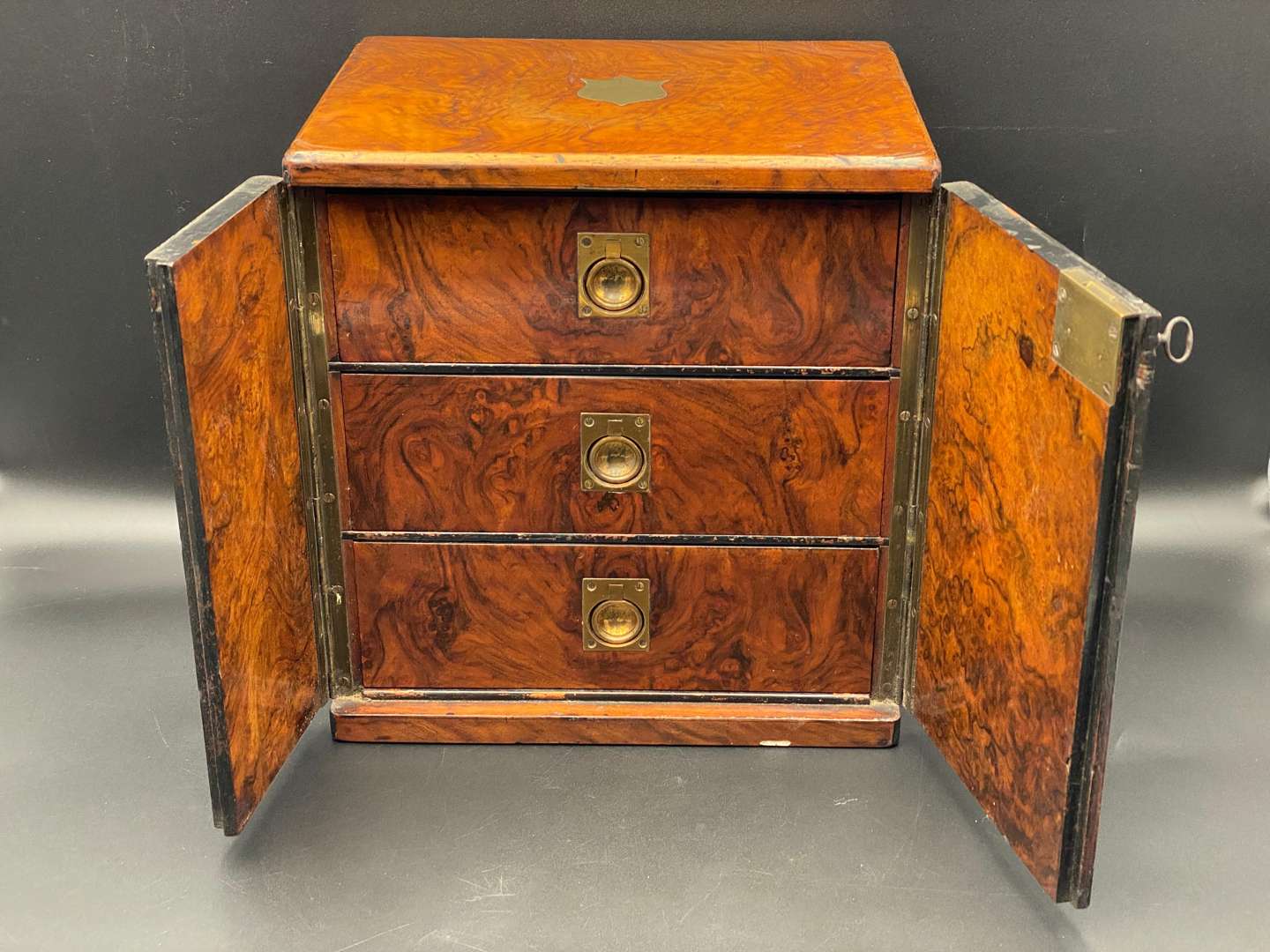 <p>VICTORIAN WALNUT COLLECTORS CABINET</p>
