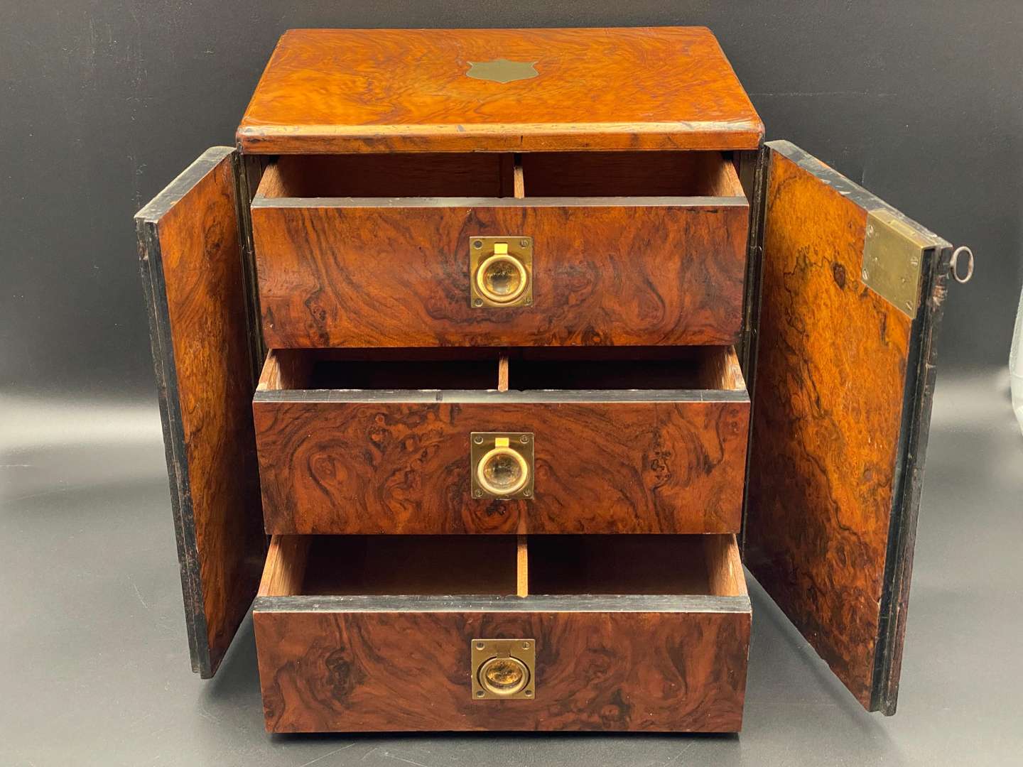 <p>VICTORIAN WALNUT COLLECTORS CABINET</p>