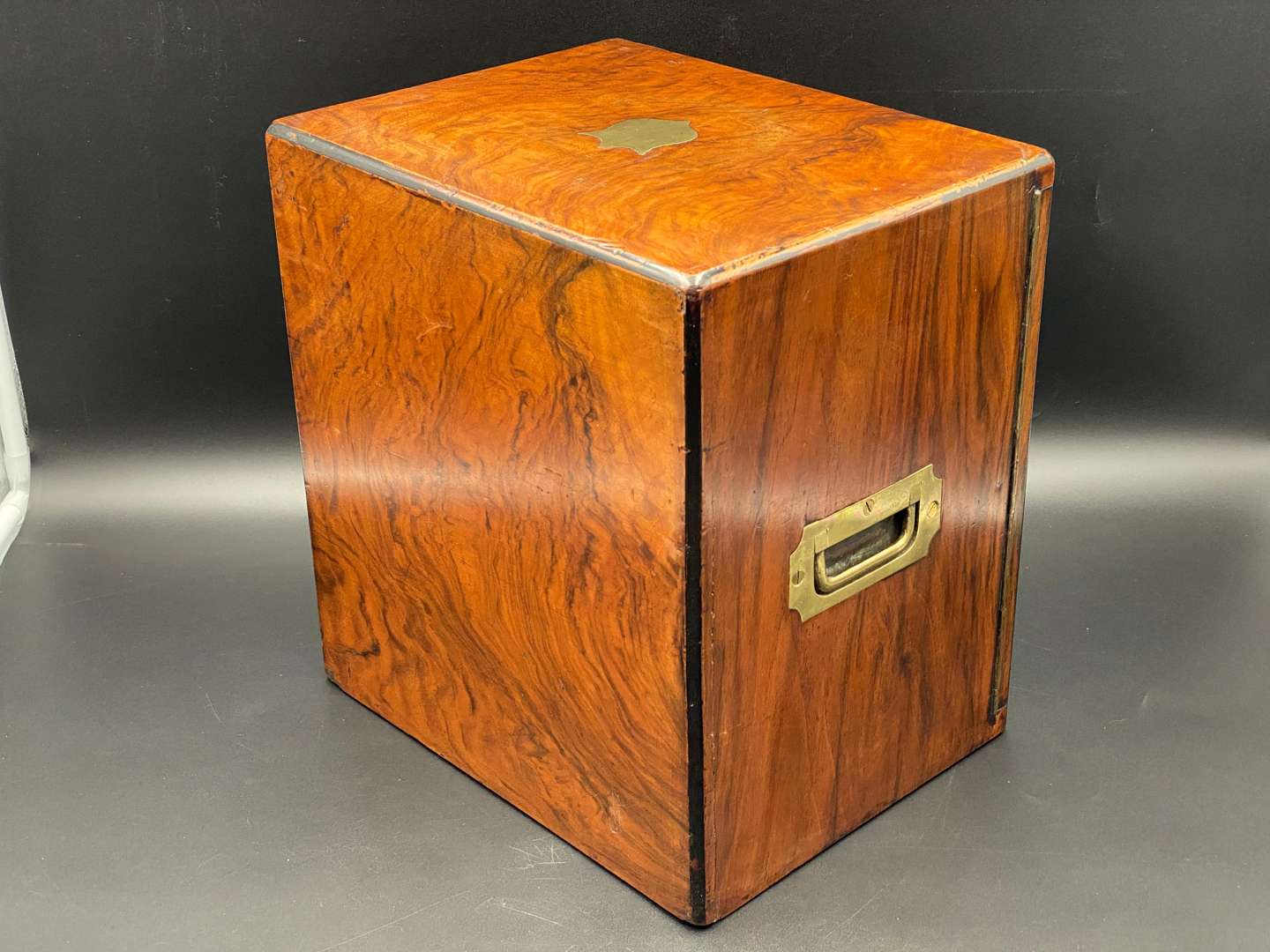 <p>VICTORIAN WALNUT COLLECTORS CABINET</p>
