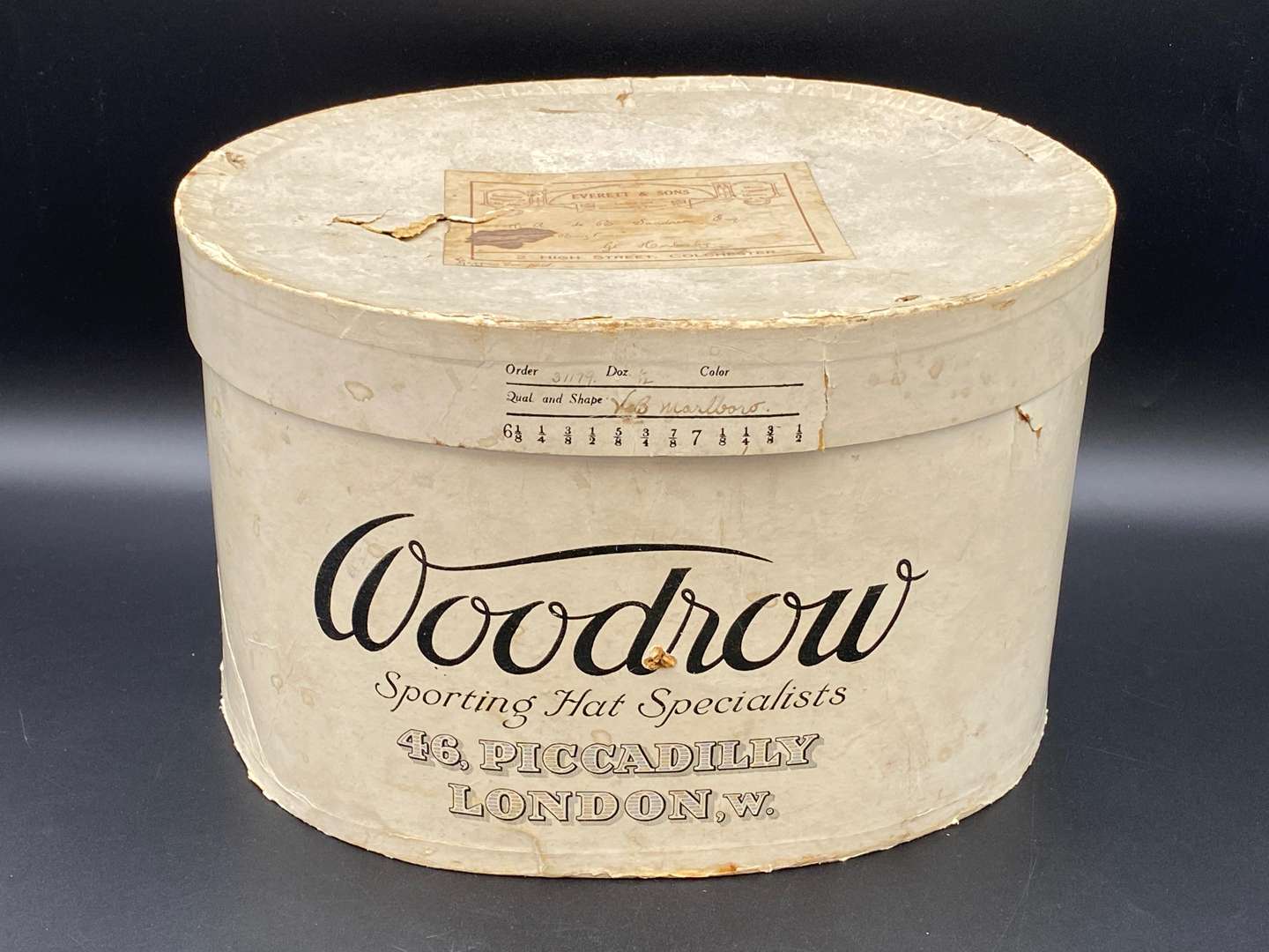 <p>WOODROW TOP HAT AND BOX</p>
