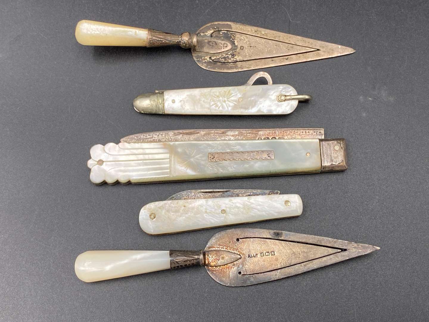 <p>MOP BOOKMANRKS AND FRUIT KNIVES</p>