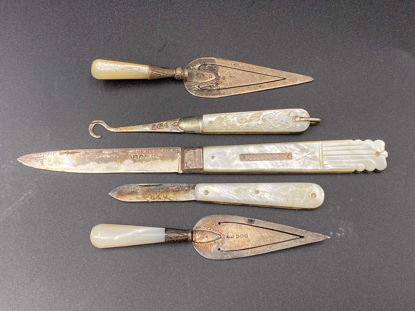 <p>MOP BOOKMANRKS AND FRUIT KNIVES</p>