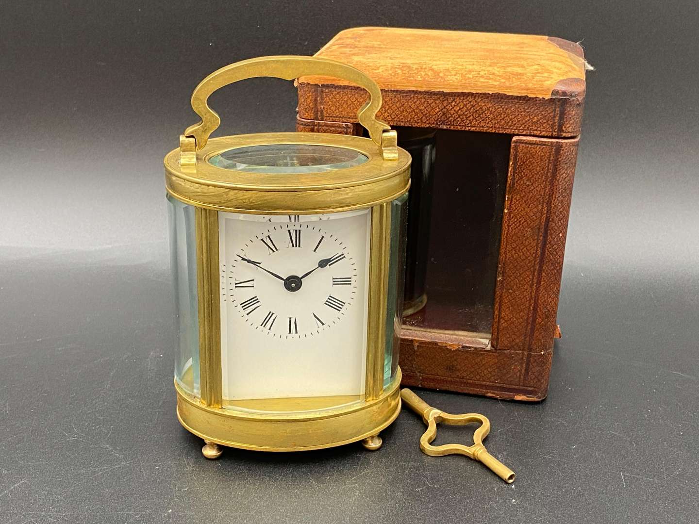 <p>EARLY 20th &nbsp;CENTURY OVAL CARRIAGE TIMEPIECE</p>