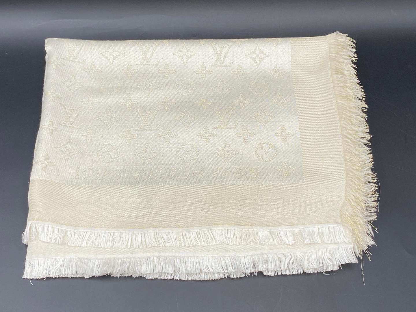 <p>LOUIS VUITTON MONOGRAMME SCARF</p>
