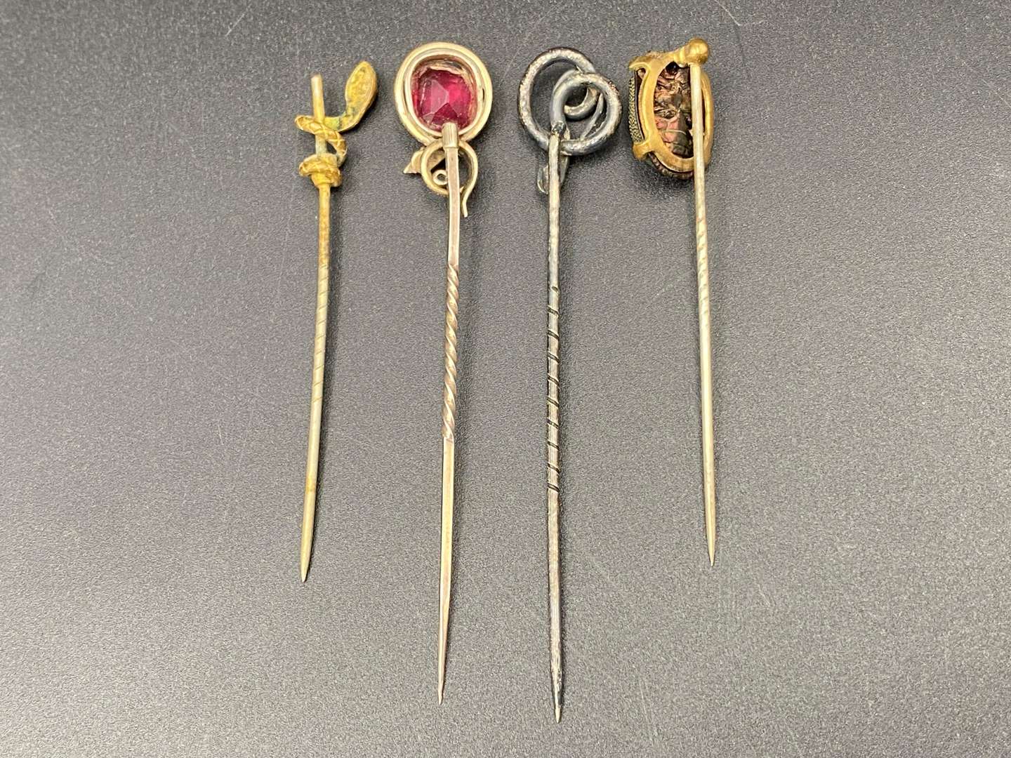 <p>STICK PINS X 4</p>