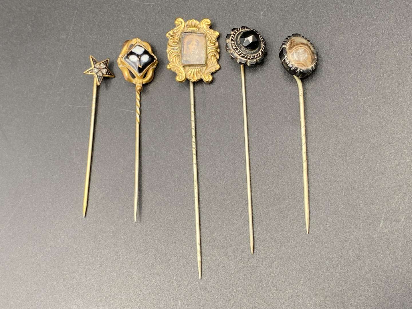 <p>STICK PINS X 5</p>