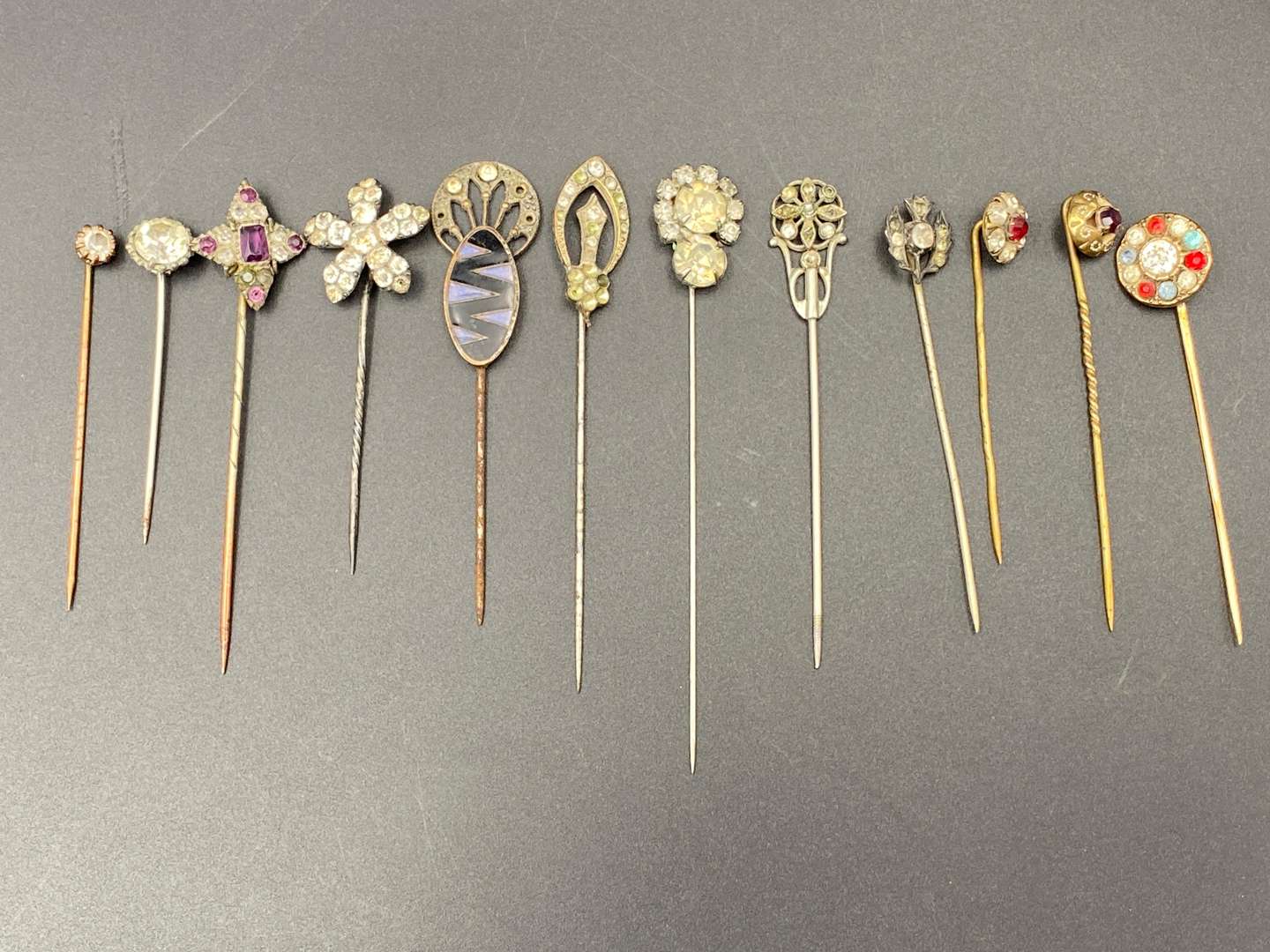 <p>STICK PINS X 12</p>