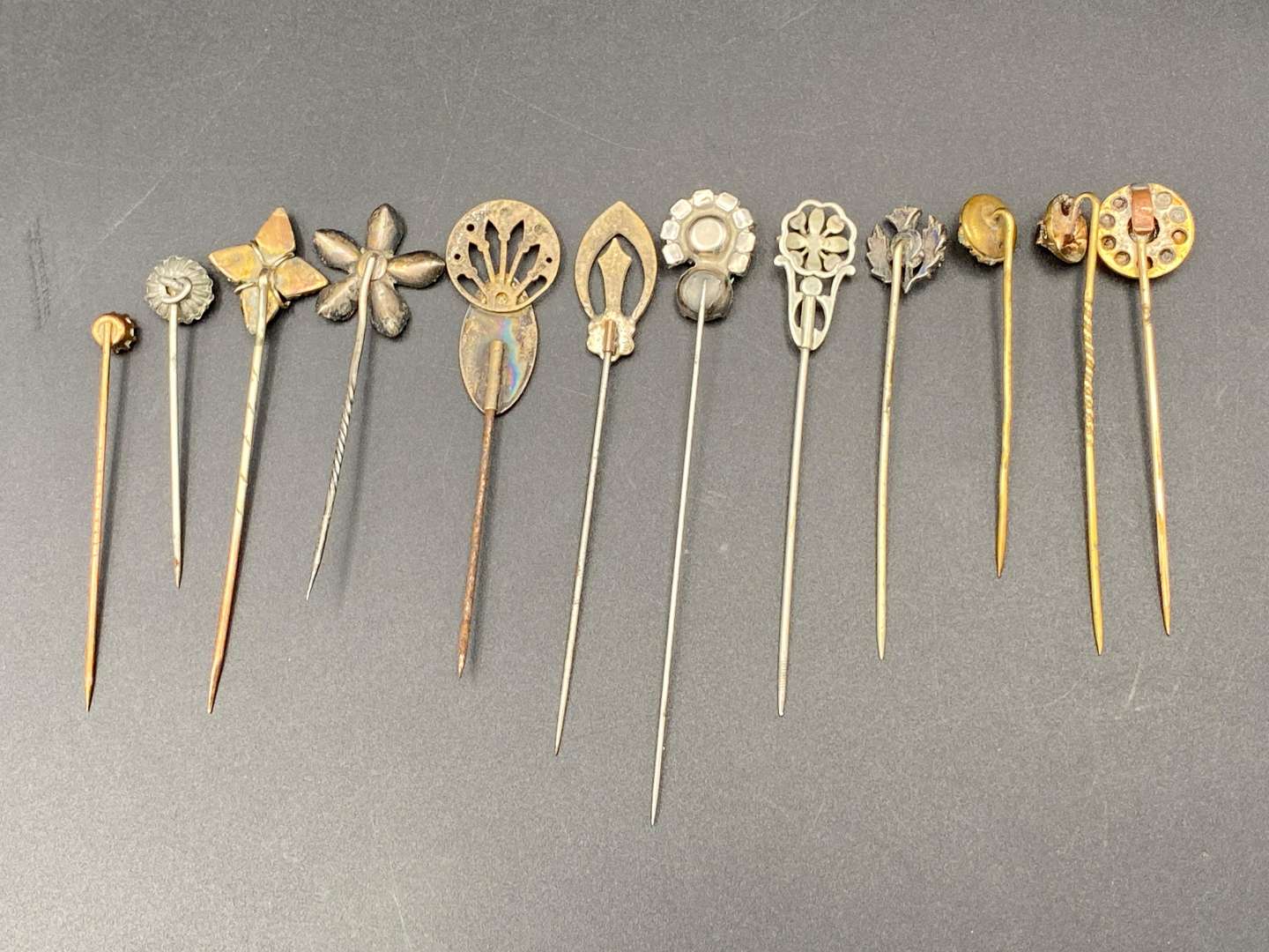 <p>STICK PINS X 12</p>