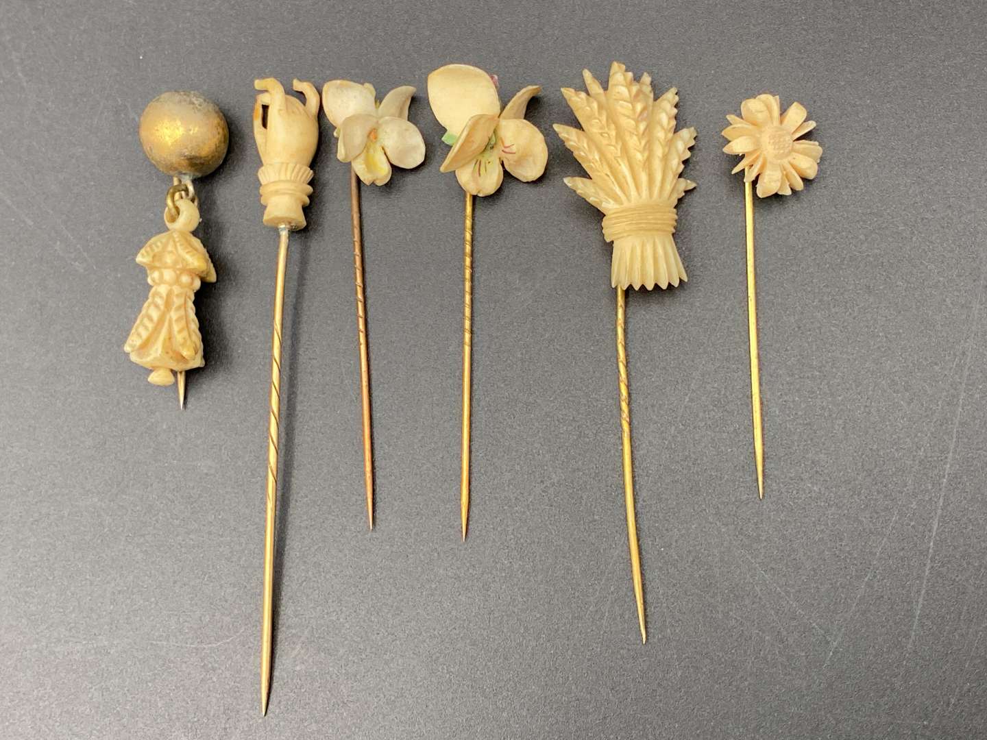 <p>STICK PINS X 6</p>