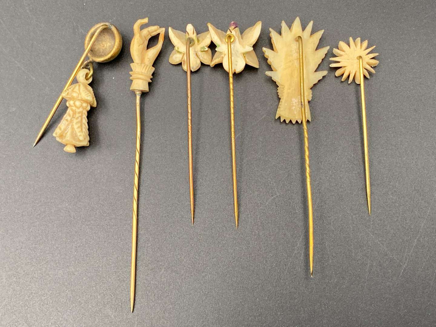 <p>STICK PINS X 6</p>