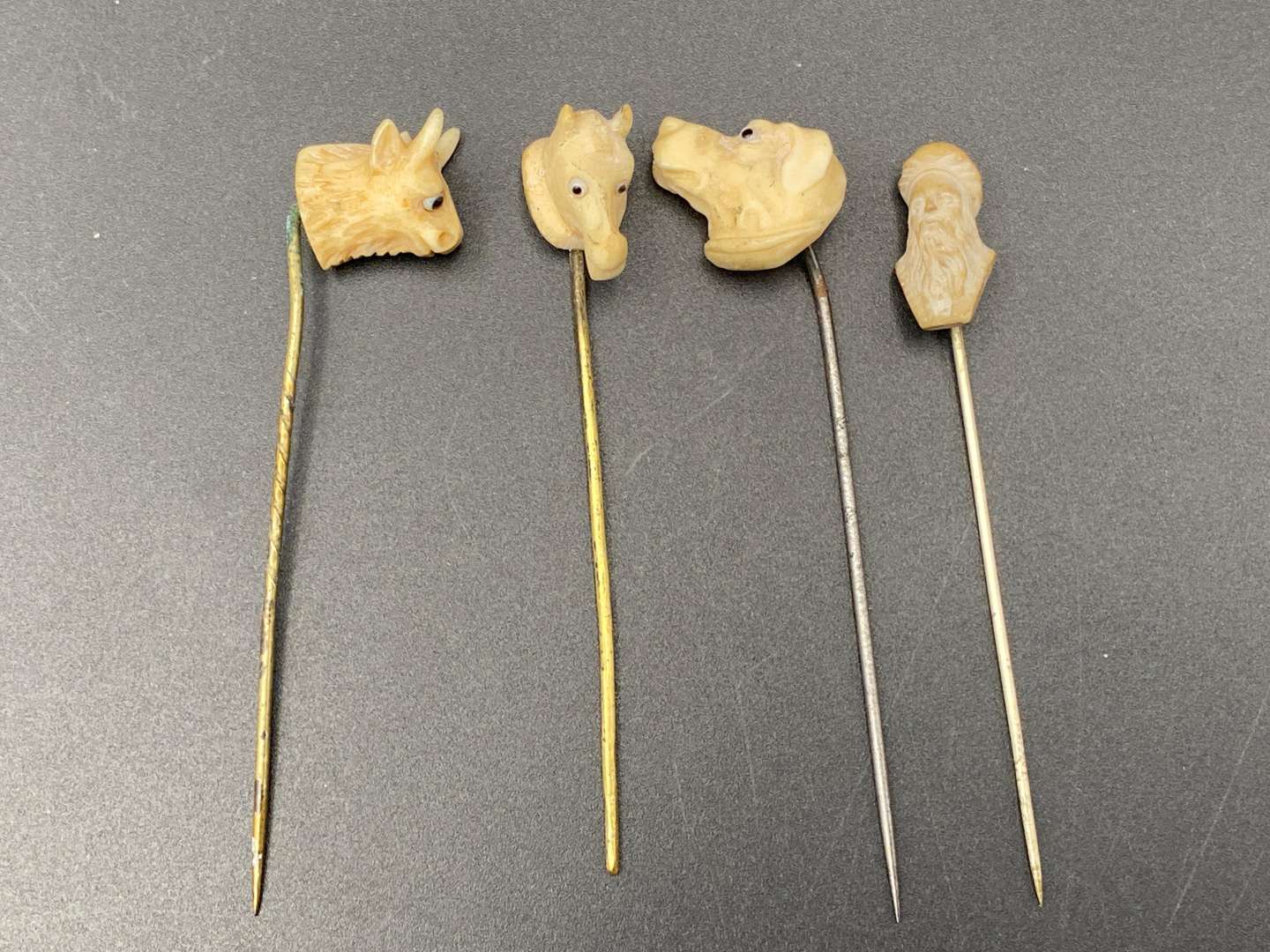 <p>STICK PINS X 4&nbsp;</p>
