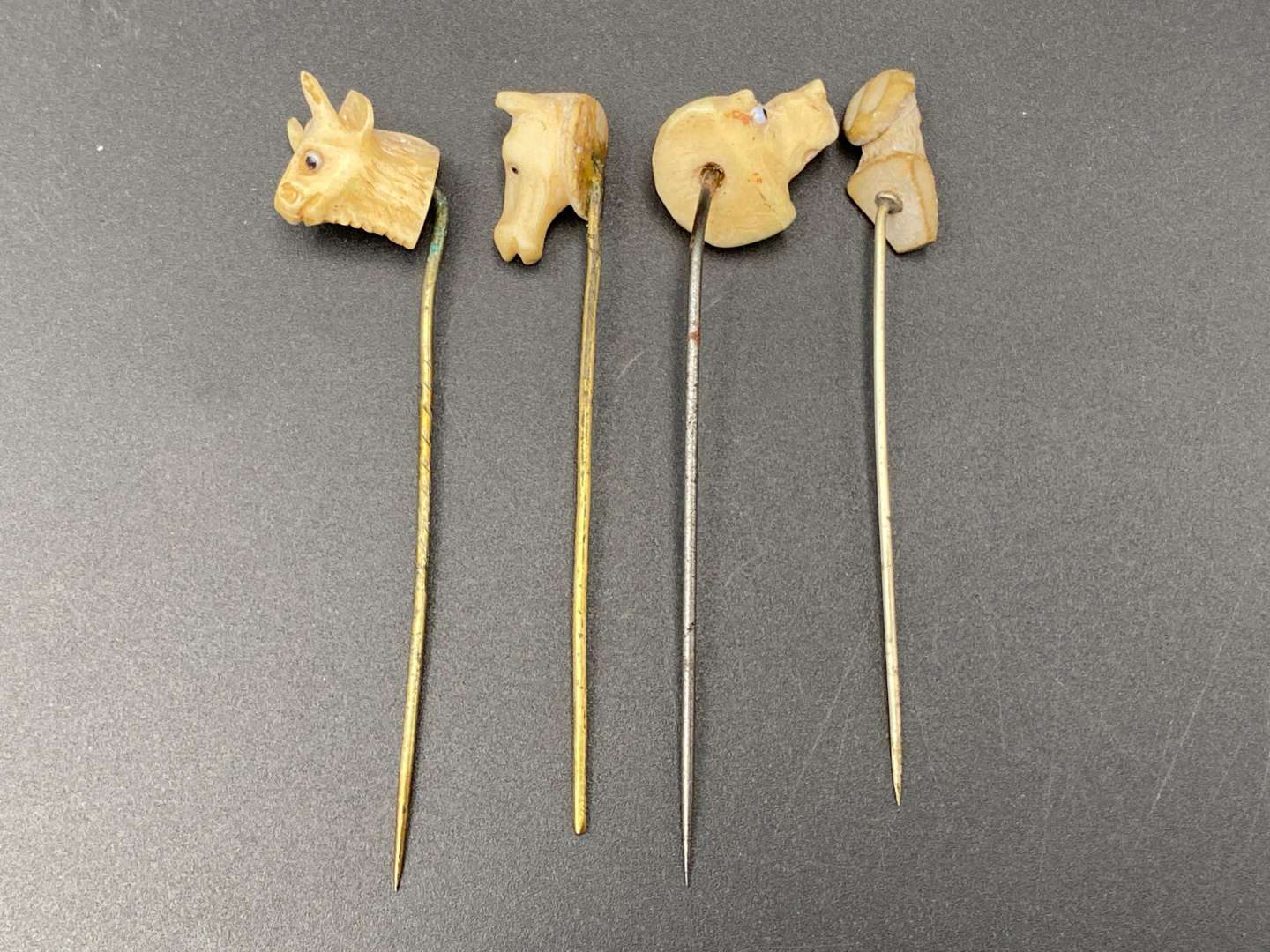 <p>STICK PINS X 4&nbsp;</p>