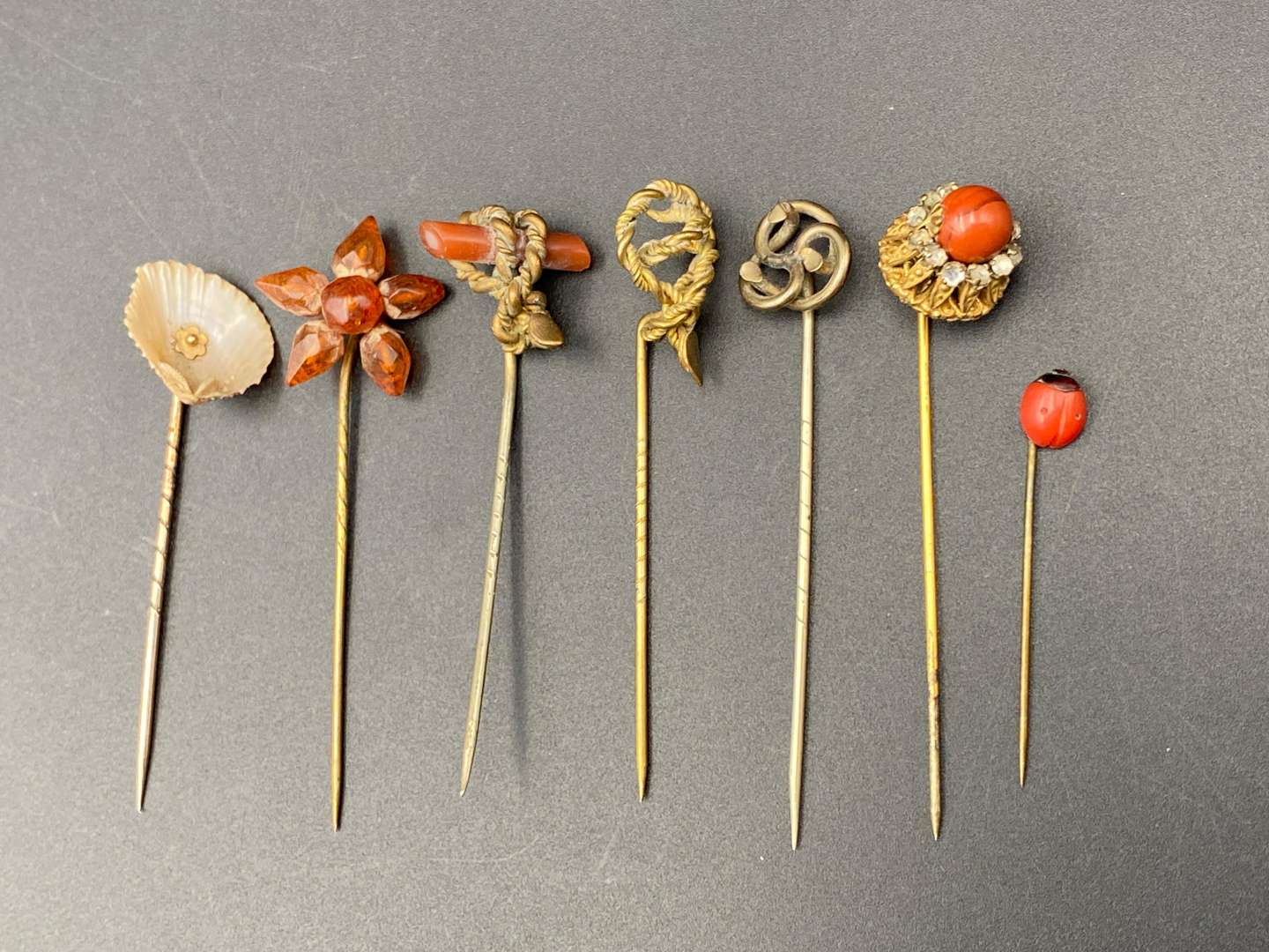 <p>STICK PINS X 7</p>