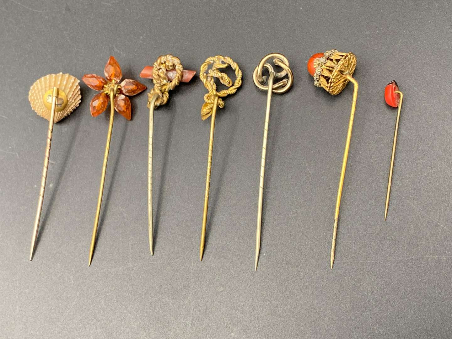 <p>STICK PINS X 7</p>