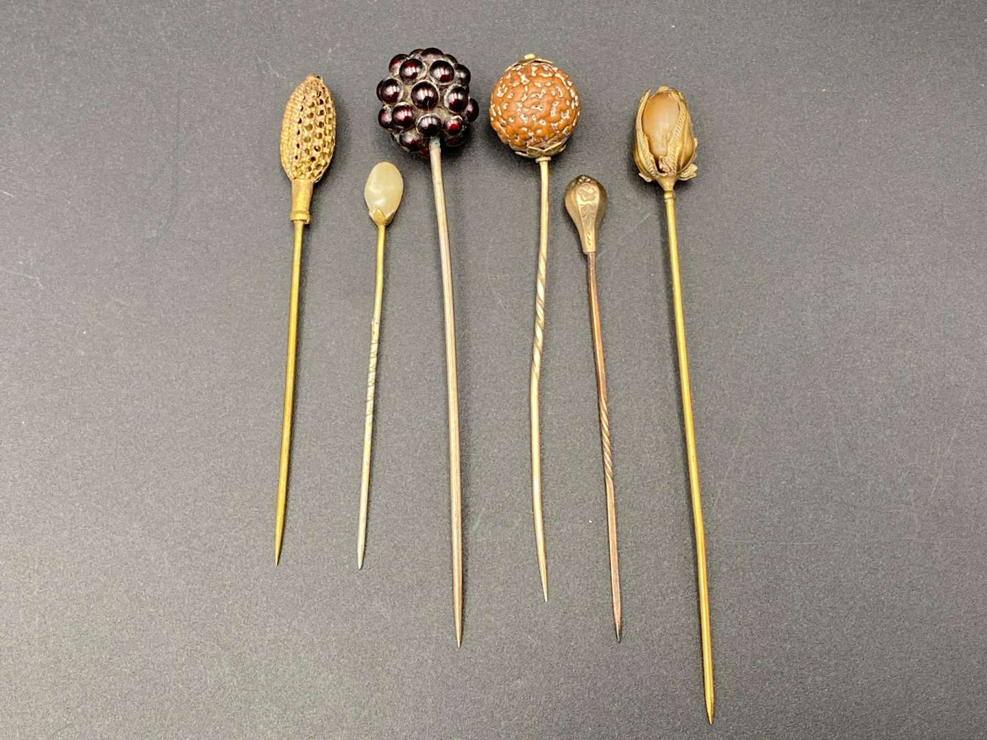 <p>STICK PINS X 6</p>