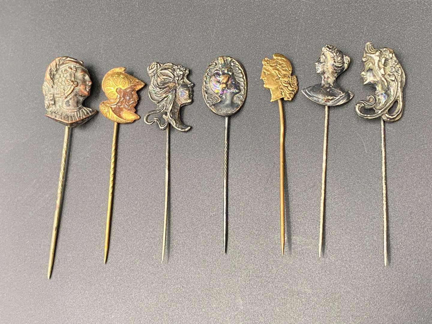 <p>STICK PINS X 7</p>