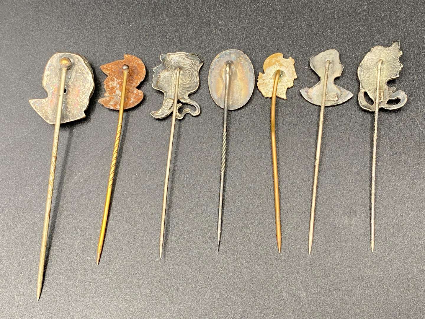<p>STICK PINS X 7</p>