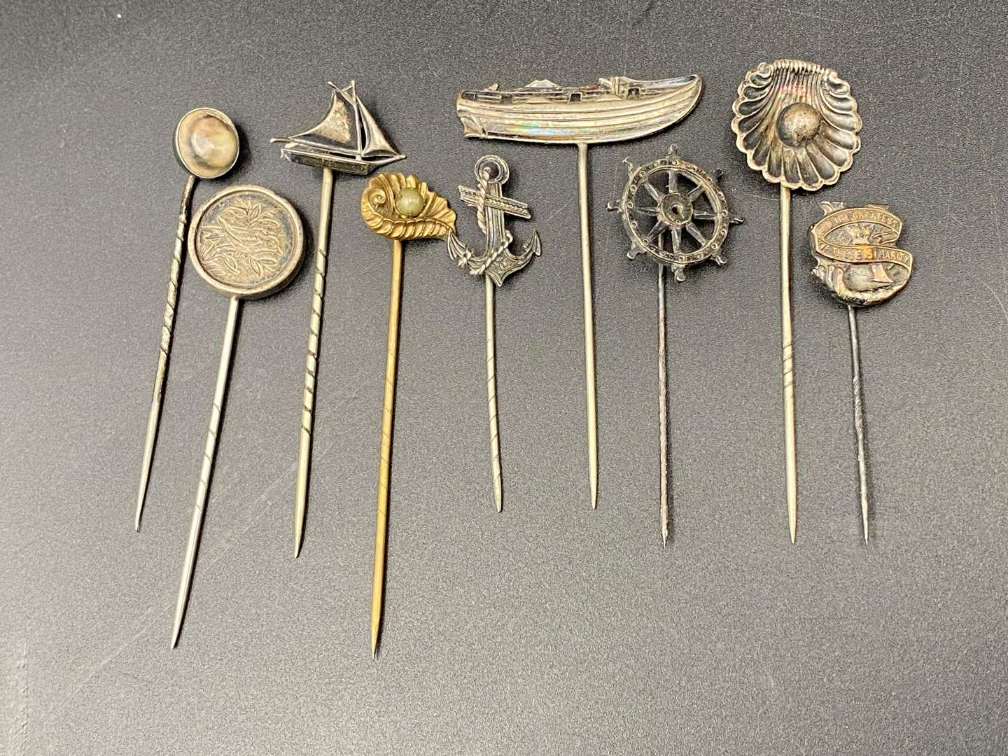 <p>STICK PINS X 9</p>