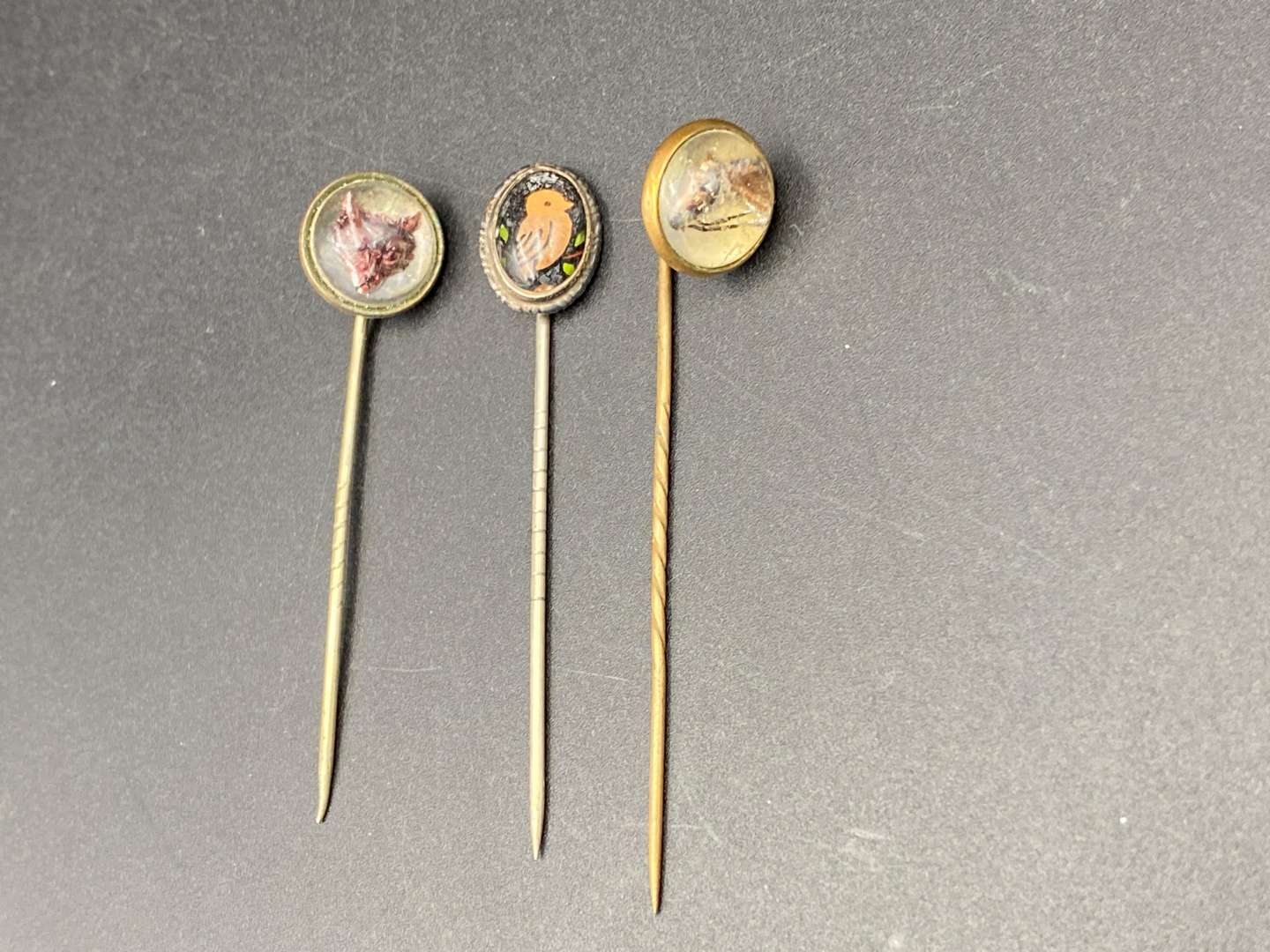 <p>STICK PINS X 3&nbsp;</p>